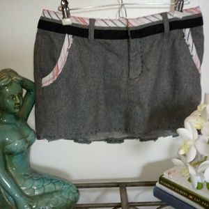 How cute is this ?! Flirty mini skirt